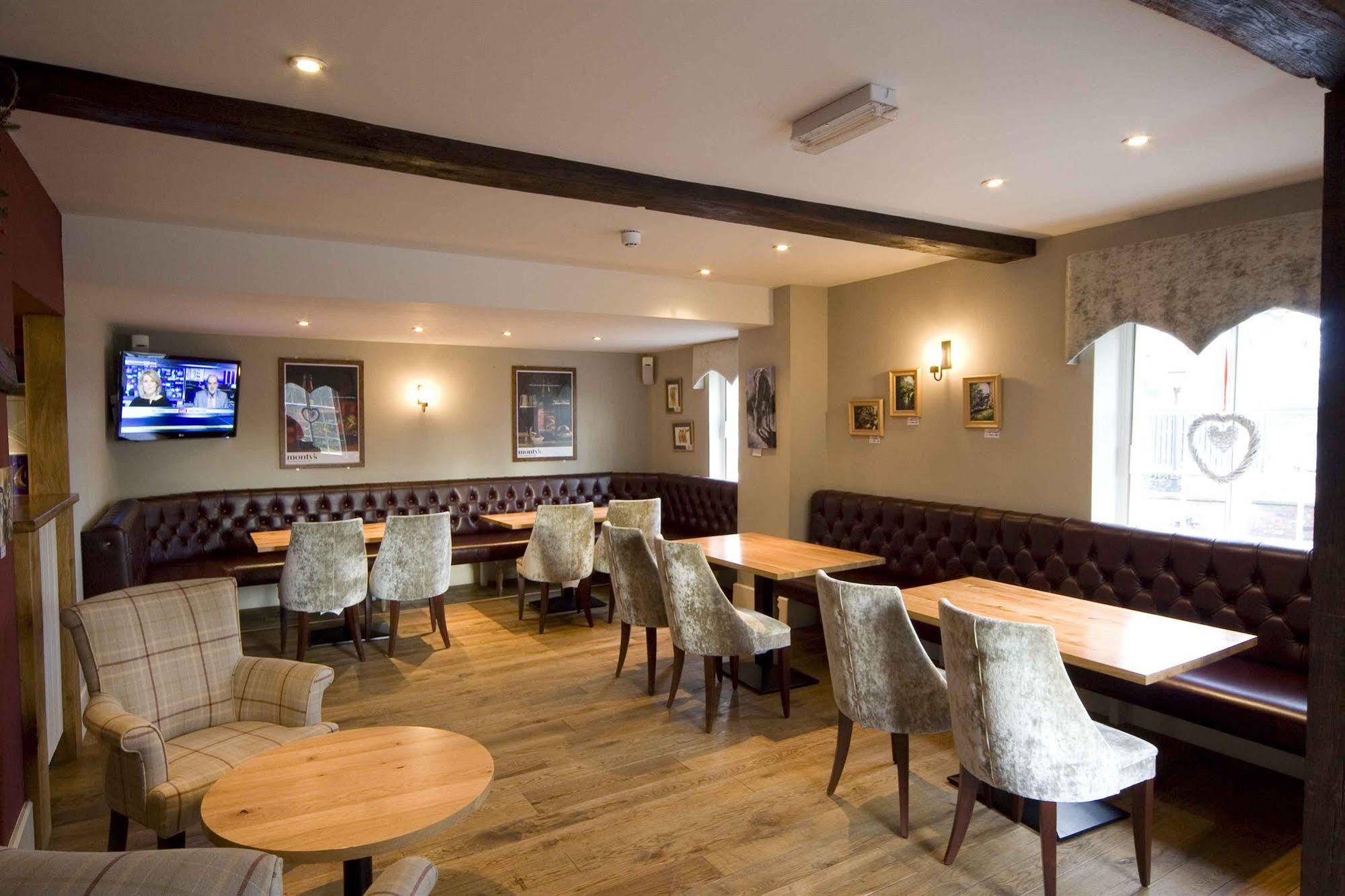 The Nags Head Hotel Montgomery Kültér fotó